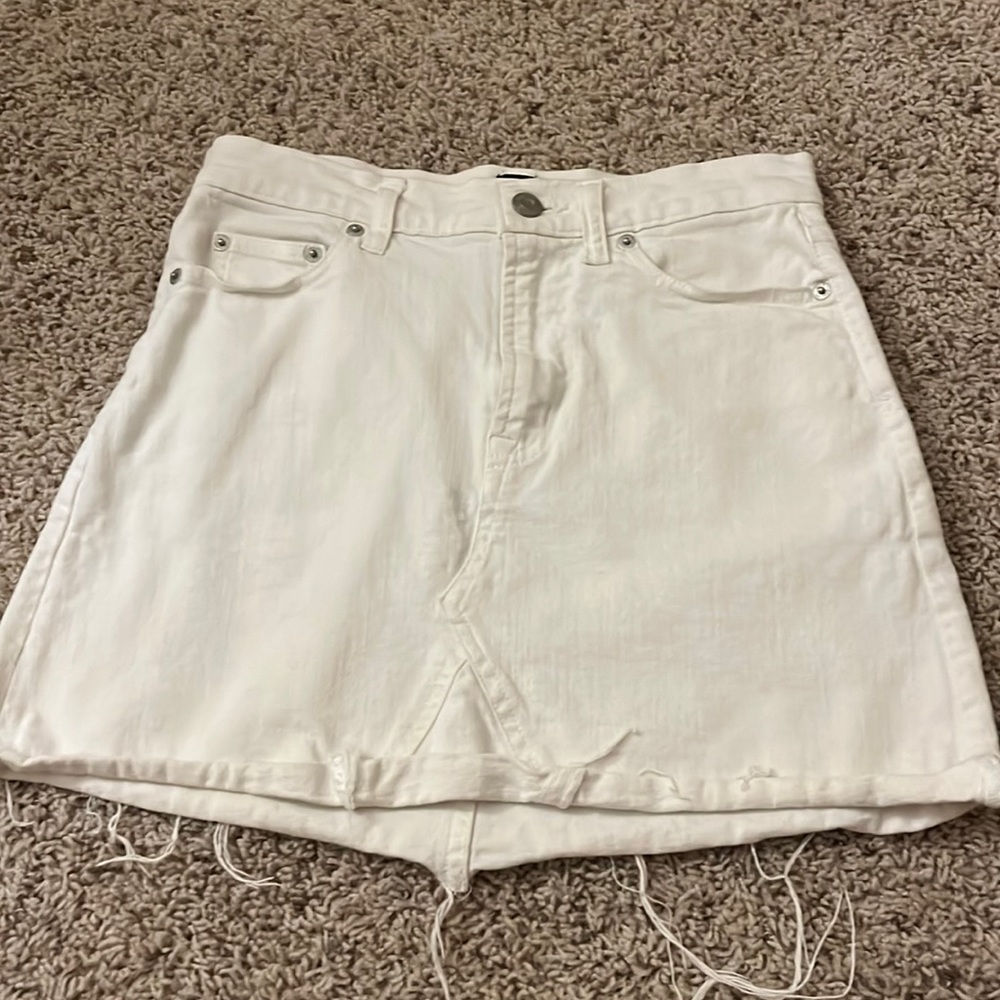 Super cute gap jean skirt, white